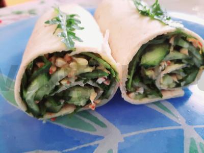 Žalias salotas su daiginta grikiu pagrindine nuotrauka