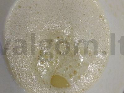 Švelnūs keksiukai su razinomis ant sviesto Žingsnis 2