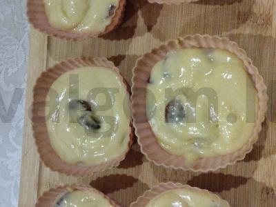 Švelnūs keksiukai su razinomis ant sviesto Žingsnis 5