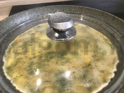 Omletas iš vištienos kiaušinių su žolelėmis ir čederio sūriu Žingsnis 4