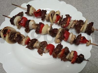 Kepti jautienos šašlykai su kivio marinatų Žingsnis 7