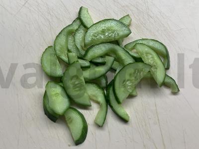 Agurkų, pievagrybių ir kiaušinių salotas Žingsnis 3