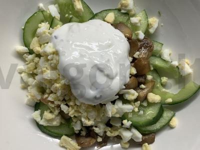 Agurkų, pievagrybių ir kiaušinių salotas Žingsnis 5