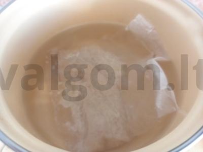 Basmati ryžiai su konservuota lašiša ir svogūnais Žingsnis 1