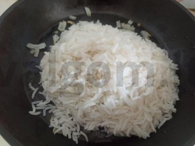 Basmati ryžiai su konservuota lašiša ir svogūnais Žingsnis 5