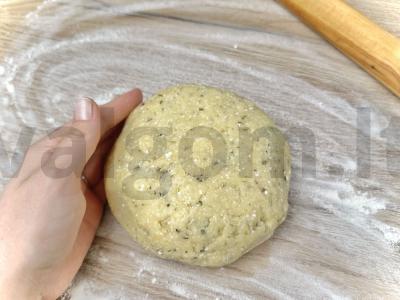 Kibinai su žolelėmis, riešutais ir sėklomis Žingsnis 2