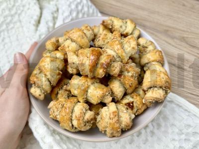 Kibinai su žolelėmis, riešutais ir sėklomis pagrindine nuotrauka