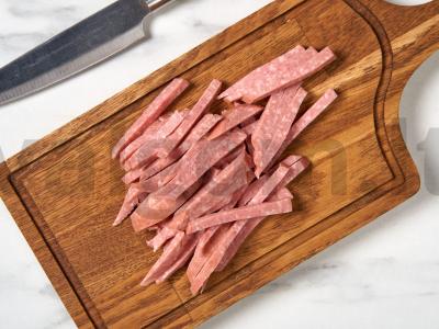 Salotas su korėjietiška morkomis ir dešra Žingsnis 2