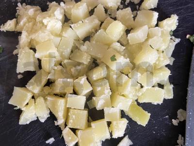 Virto bulvių, krevečių ir kiaušinio salotas Žingsnis 1