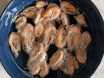 Virto bulvių, krevečių ir kiaušinio salotas Žingsnis 2