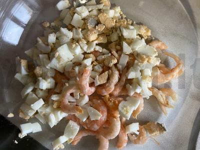 Virto bulvių, krevečių ir kiaušinio salotas Žingsnis 4