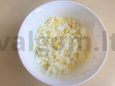 Greitas salotas iš konservuotų sardinų Žingsnis 1