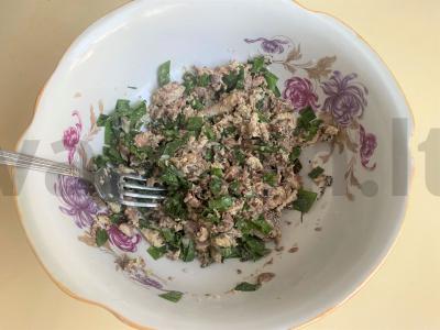 Greitas salotas iš konservuotų sardinų Žingsnis 2