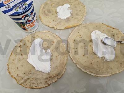 Švelnūs blynai su uogiene ir grietine Žingsnis 3