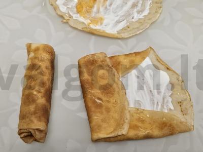 Švelnūs blynai su uogiene ir grietine Žingsnis 4