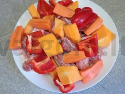 Kiaulienos šonkauliai, kepti su moliūgu, paprikomis ir morkomis Žingsnis 5