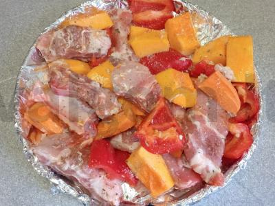 Kiaulienos šonkauliai, kepti su moliūgu, paprikomis ir morkomis Žingsnis 7