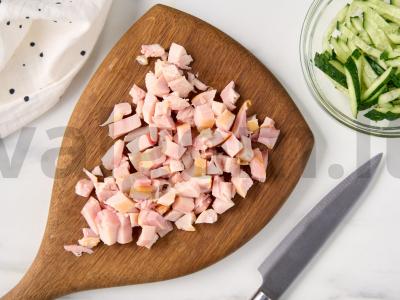 Salotas „Aleksandras“ su rūkytomis vištienos krūtinėlėmis Žingsnis 1