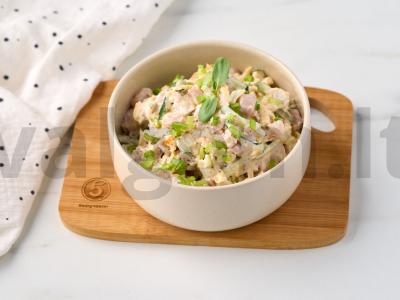 Salotas „Aleksandras“ su rūkytomis vištienos krūtinėlėmis pagrindine nuotrauka