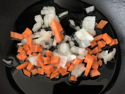 Daržovių ir varškės sūrio tyrės sriuba Žingsnis 2