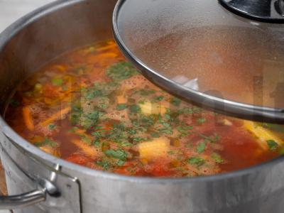 Krabų sriuba su kukurūzais ir žaliais žirneliais Žingsnis 6