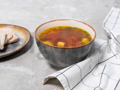 Krabų sriuba su kukurūzais ir žaliais žirneliais pagrindine nuotrauka