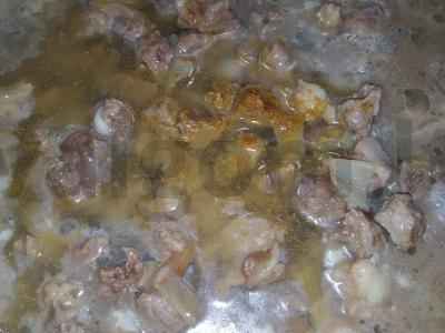 Troškinta jautiena su keptu svogūnu ir padažu Žingsnis 3