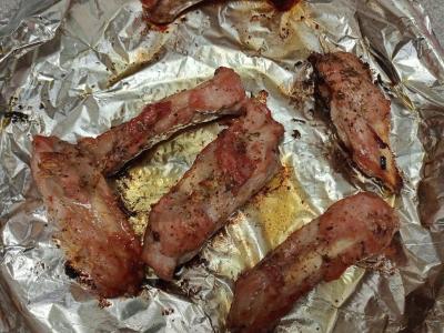 Aštrūs kepti kiaulienos šonkauliai su itališkais prieskoniais ir baziliku Žingsnis 4