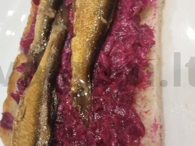 Skani sumuštiniai su šprotų pagrindine nuotrauka