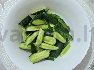 Kvapnūs marinuoti agurkai per 20 minučių Žingsnis 1