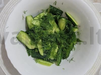 Kvapnūs marinuoti agurkai per 20 minučių Žingsnis 2