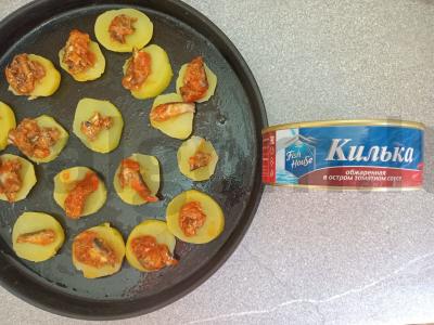 Keptas bulvės su silkėmis pomidoruose ir parmezanu Žingsnis 2