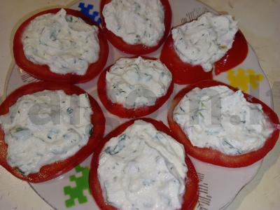 Pomidorai su rikota ir česnaku pagrindine nuotrauka