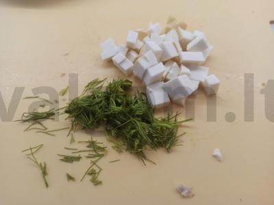 Keptas blynas su virta vištiena ir dešrainiu sūriu Žingsnis 2