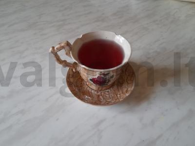 Aromatingas arbata su gvazdikėliais ir kalendromis pagrindine nuotrauka