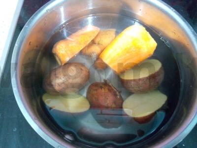 Salotas „Rudens olivje su pusiau rūkyta dešra“ Žingsnis 1