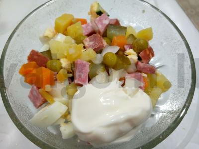 Salotas „Rudens olivje su pusiau rūkyta dešra“ Žingsnis 4