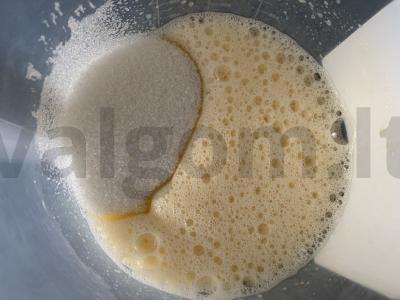 Kiaušinių pyragas su vyšniomis ir obuoliais Žingsnis 2