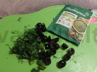 Kopūstų ir obuolių salotos su alyvuogėmis Žingsnis 1