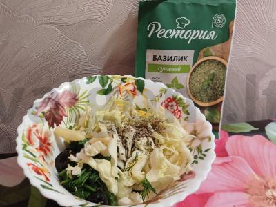 Kopūstų ir obuolių salotos su alyvuogėmis Žingsnis 3