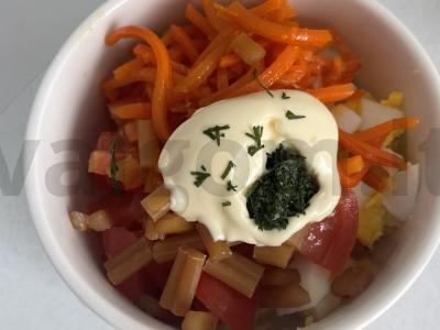 Salotas su rūkytu sūriu ir korėjietiška morkų salotomis Žingsnis 6