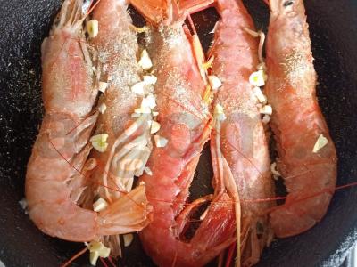 Kepti langustinai su česnaku vakarienei Žingsnis 3