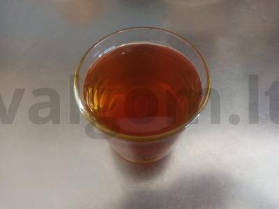 Šaltalankių ir džiovintų obuolių nuoviras pagrindine nuotrauka