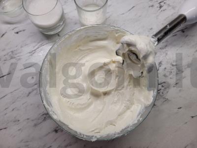 Kefyro apkepas-čizkeikas per 90 minučių Žingsnis 1