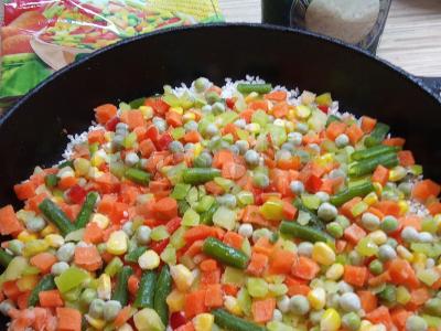 Ryžiai su daržovių mišiniu ir kalakutų sparneliais Žingsnis 3