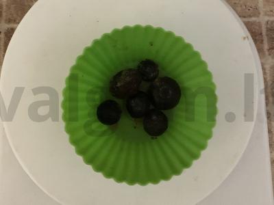 Varškės keksiukai be cukraus su uogomis Žingsnis 7