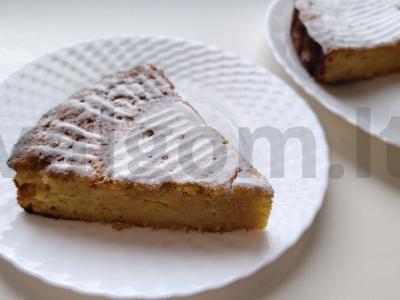 Morkų-apelsinų pyragas pagrindine nuotrauka