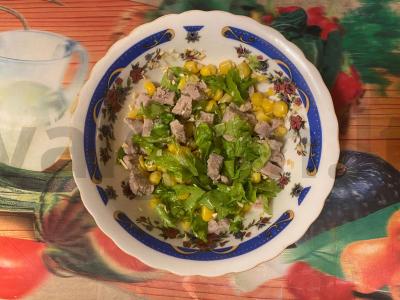 Salotas „Arženovskis“ su jautiena ir kukurūza pagrindine nuotrauka