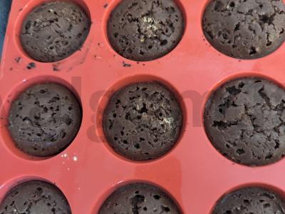 Šokoladiniai keksiukai su skylutėmis namuose Žingsnis 6