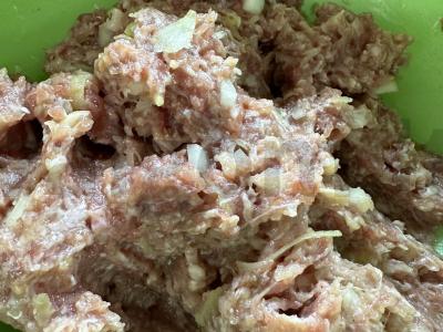 Kotletai iš faršo su svogūnais ir džiovintais česnakais Žingsnis 5